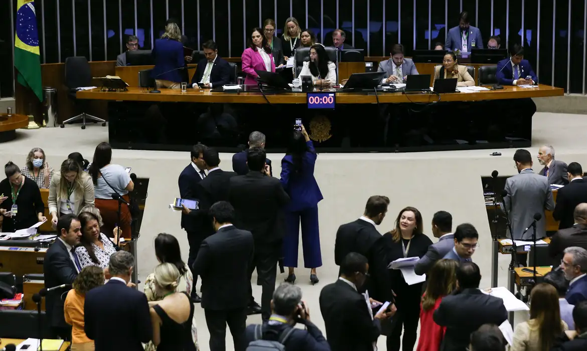 Câmara aprova protocolo para coibir violência contra mulher em bar