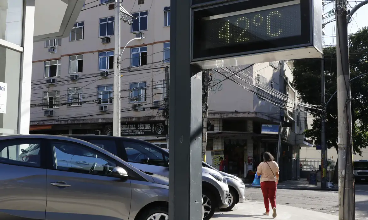 Nova onda de calor deverá atingir regiões do Brasil nesta semana