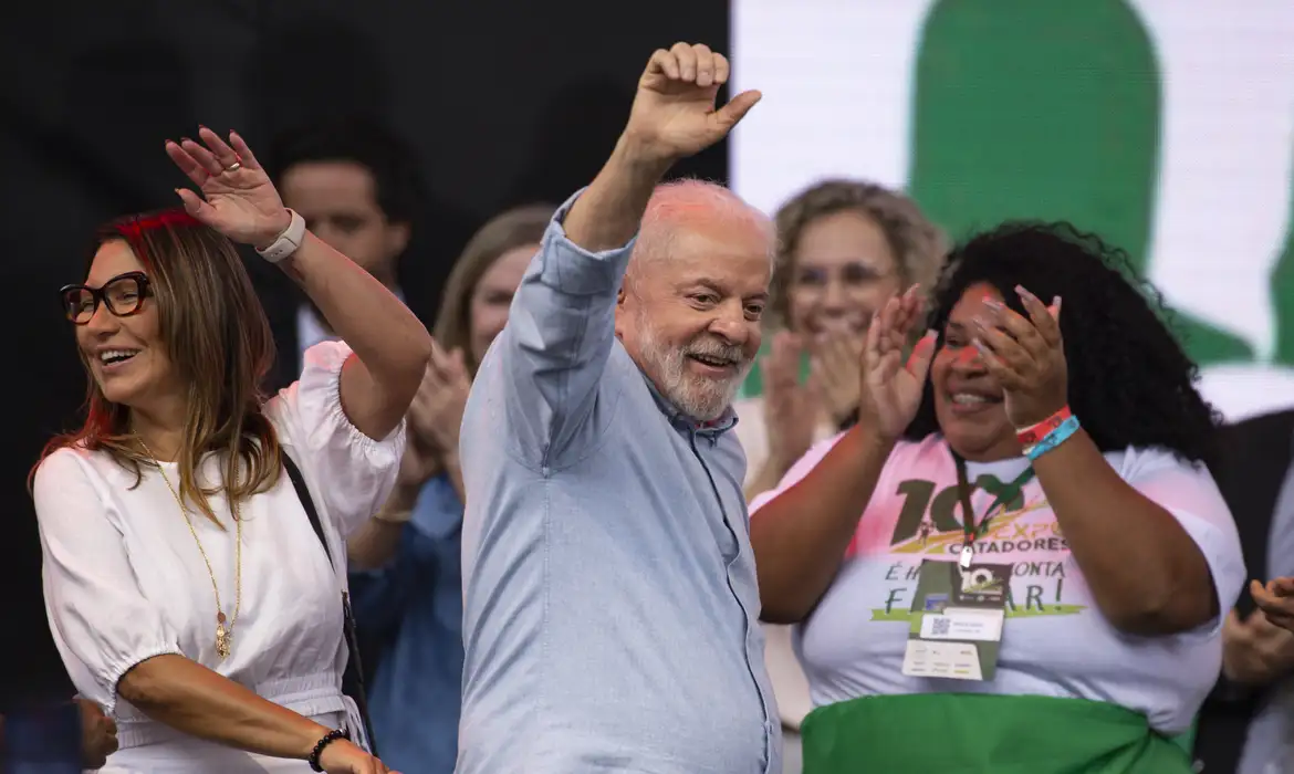 Lula sanciona lei que protege mulheres de violência em bares e shows