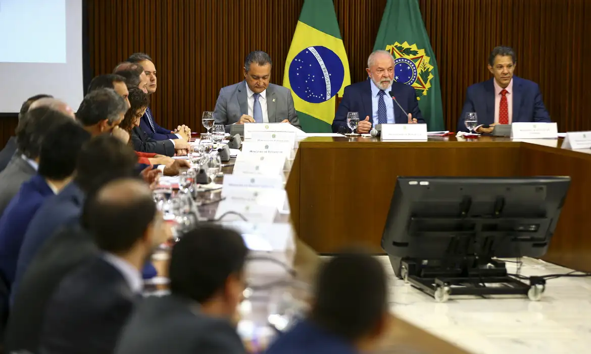 Auxílio a pescador atingido por seca no Norte começa a ser pago hoje