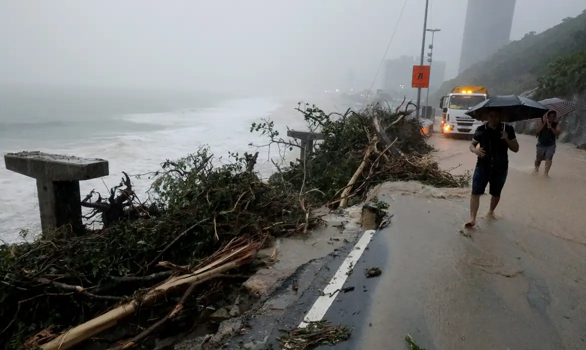 Prefeitura do Rio alerta para possíveis chuvas fortes