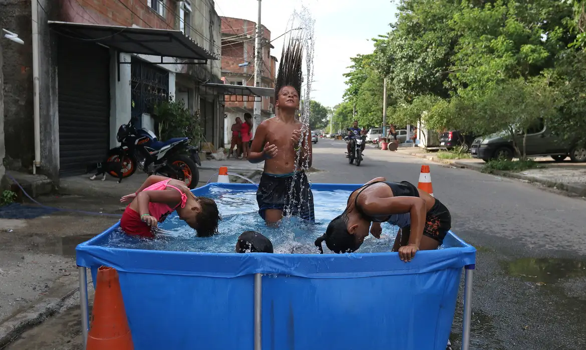 Inmet alerta para onda de calor que chega ao país nos próximos dias