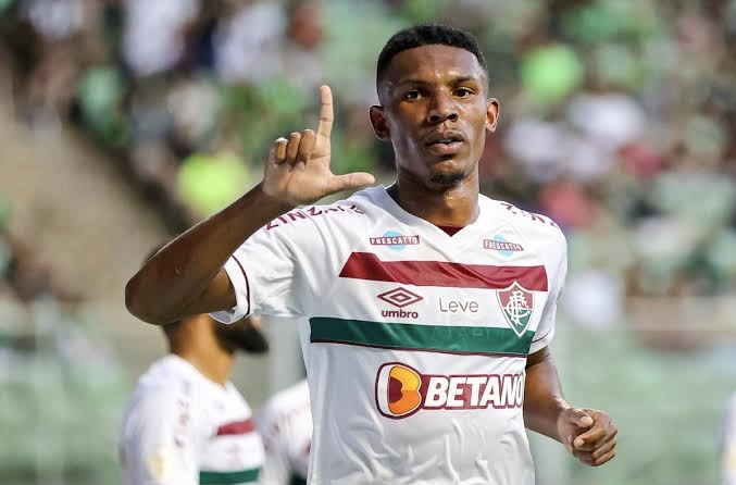 Fluminense bate Audax e cola na liderança do Carioca