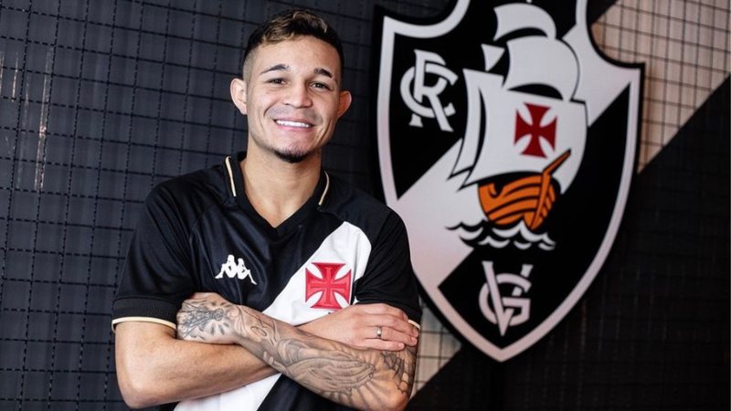 Adson vibra com acerto com o Vasco e manda recado para a torcida