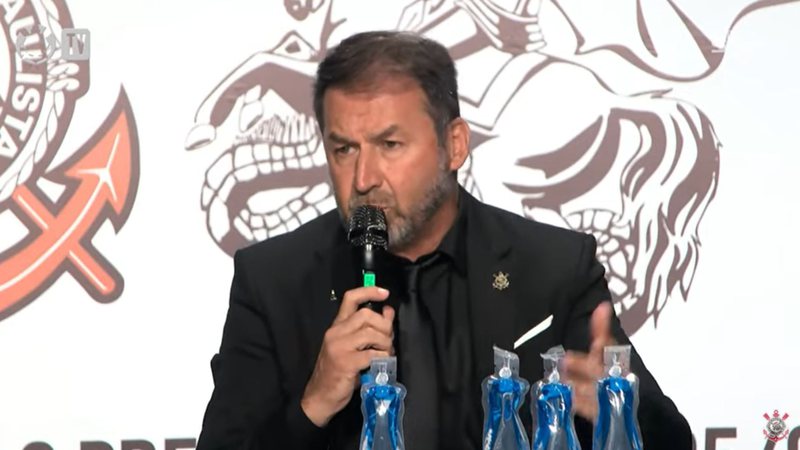 Diretoria do Corinthians encontra escutas em sala da presidência