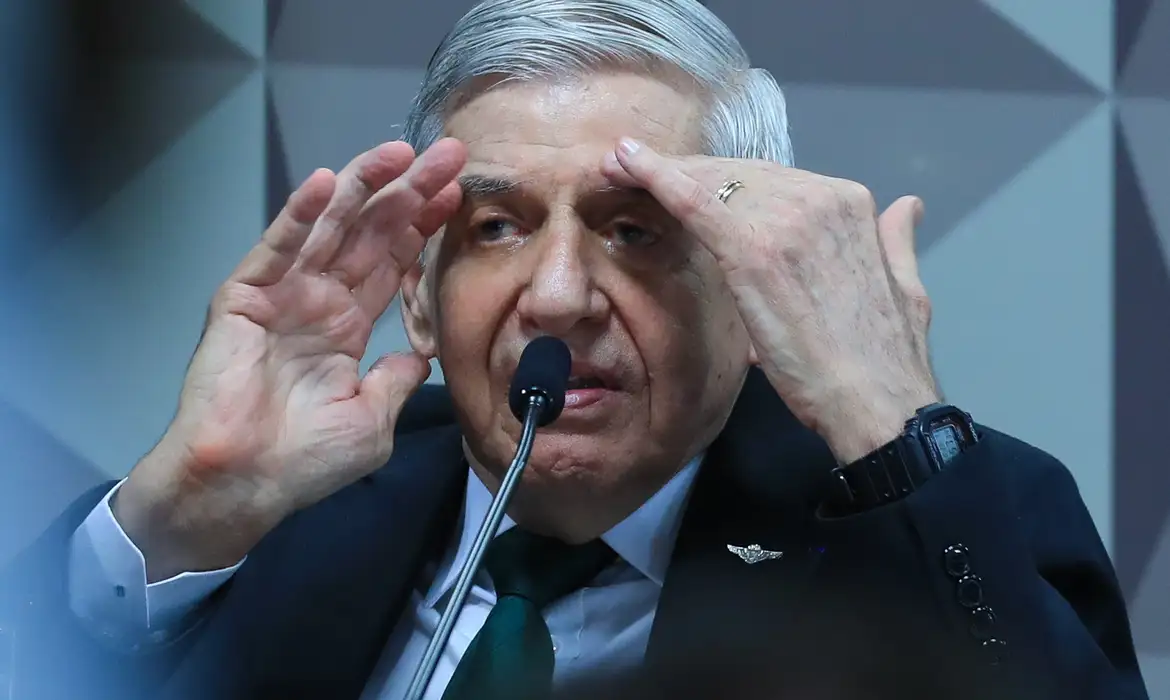 General Augusto Heleno é intimado a depor na PF sobre Abin