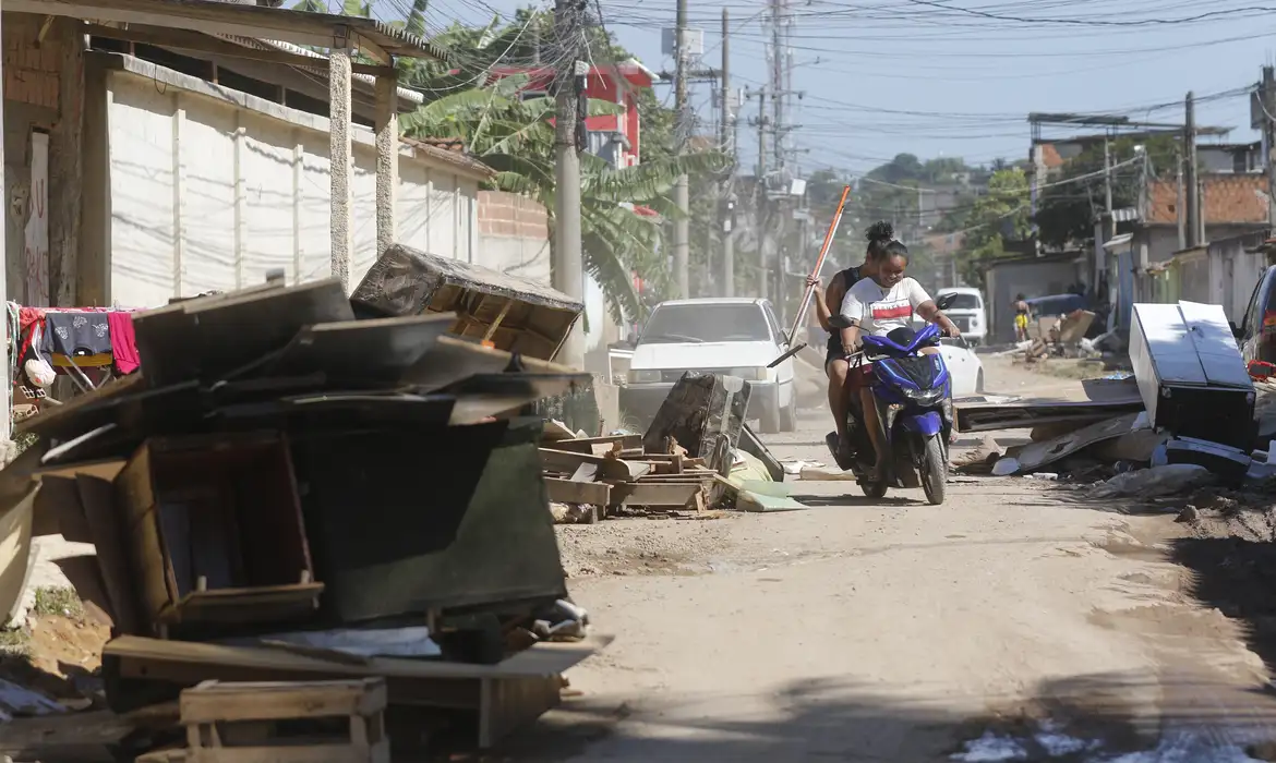 Estado do Rio tem mais de 9 mil desalojados e 300 desabrigados