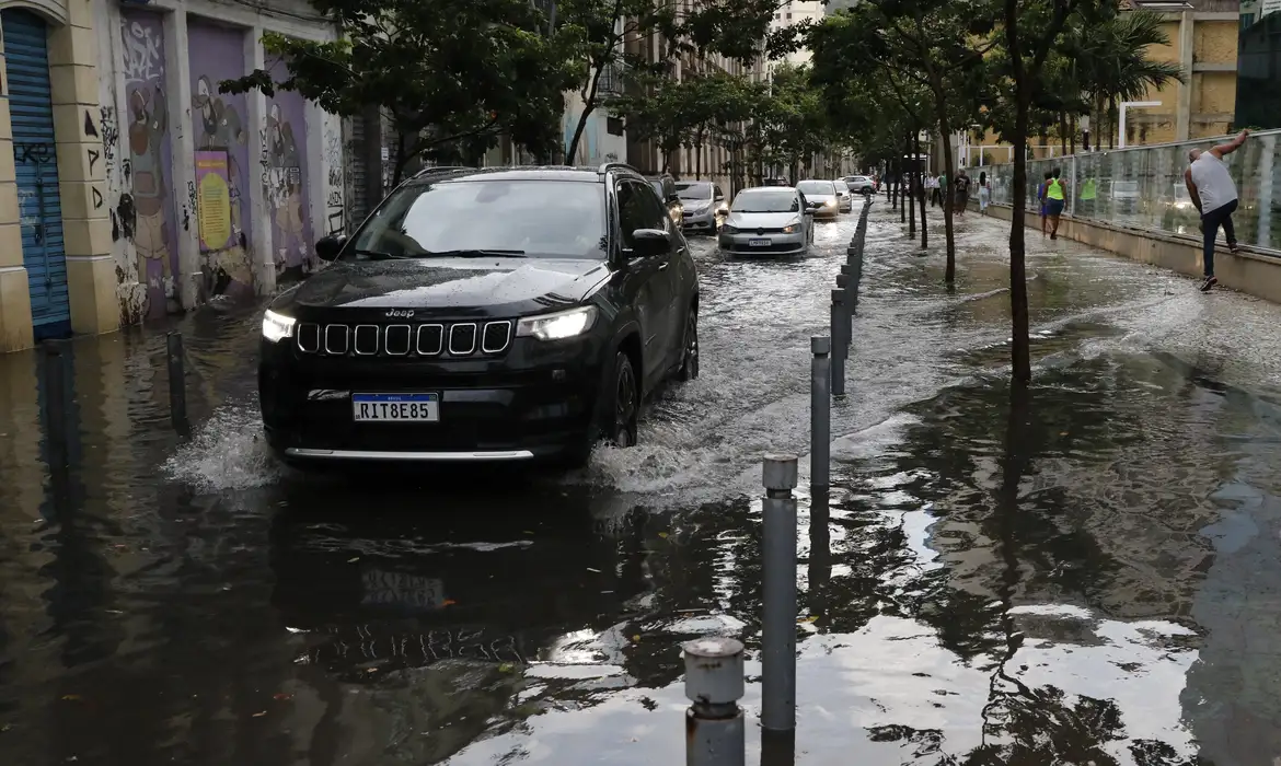 Chega a 11 número de mortos por causa da chuva no Rio