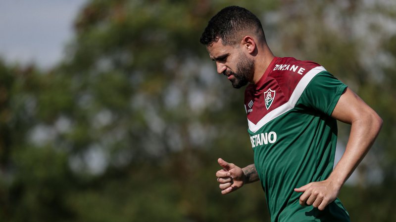 Fluminense apresenta meia atacante Renato Augusto ex-Corinthians