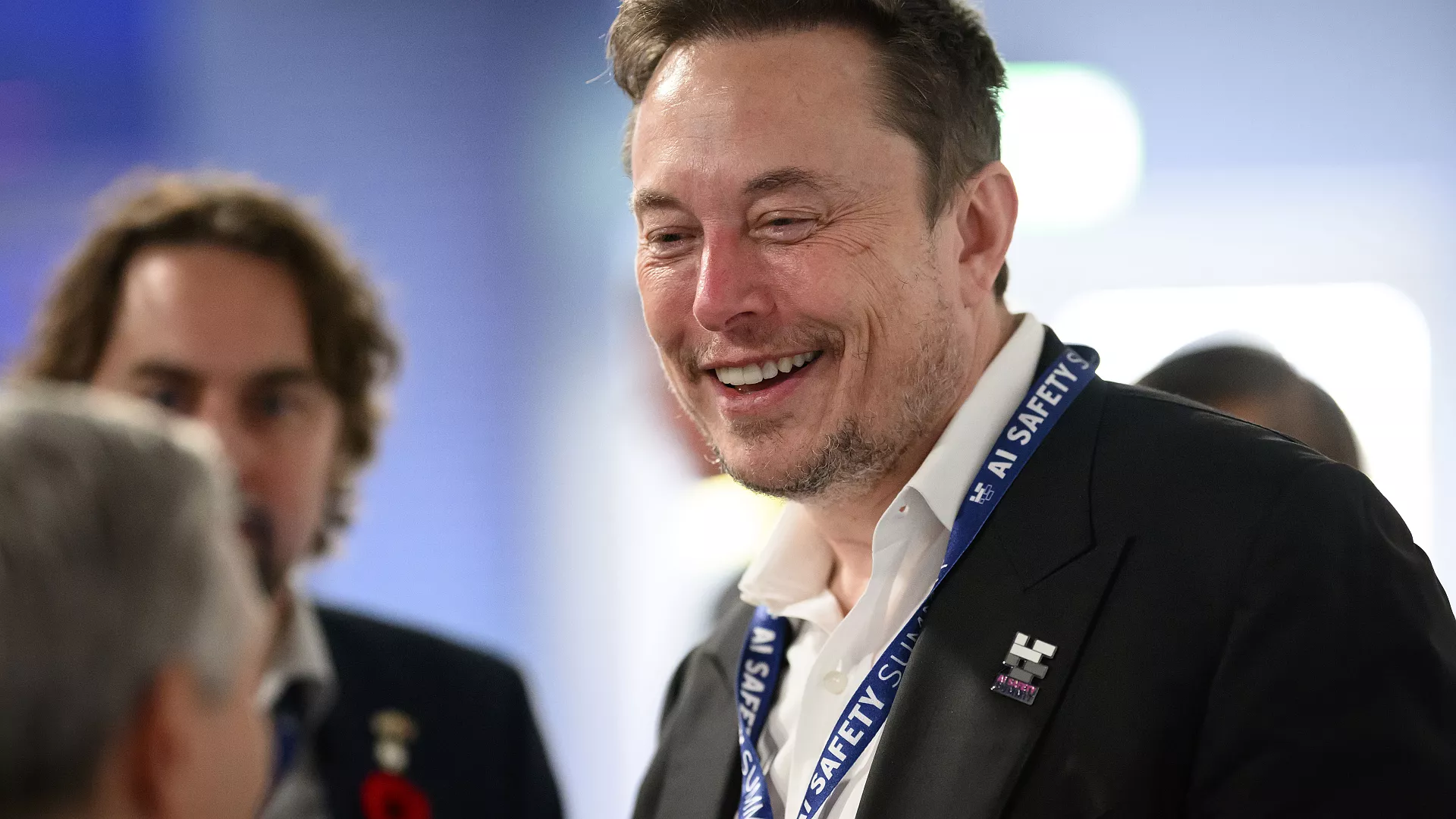 Elon Musk diz que Neuralink implantou chip cerebral “com sucesso”