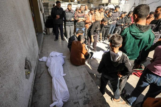 ataque contra fila de comida deixa mais de 100 mortos em Gaza