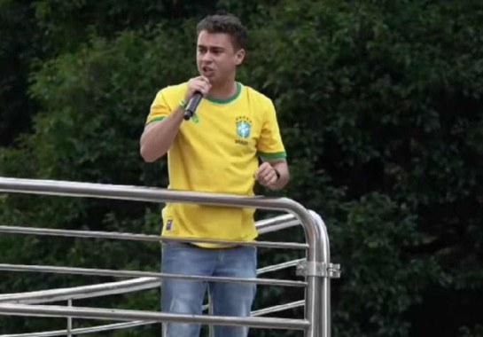 Nikolas Ferreira discursa a favor de Bolsonaro na Av Paulista