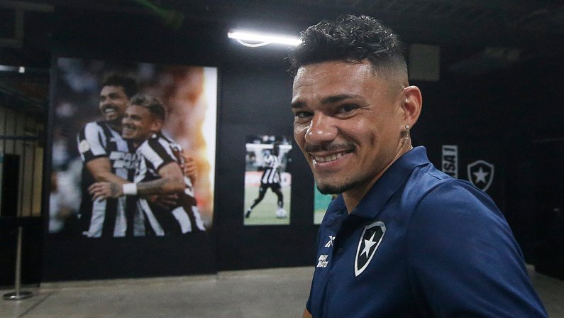 Tiquinho descarta deixar Botafogo e vai cumprir contrato até o final