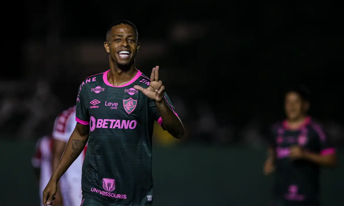 Fluminense pega o Sampaio Corrêa pela liderança