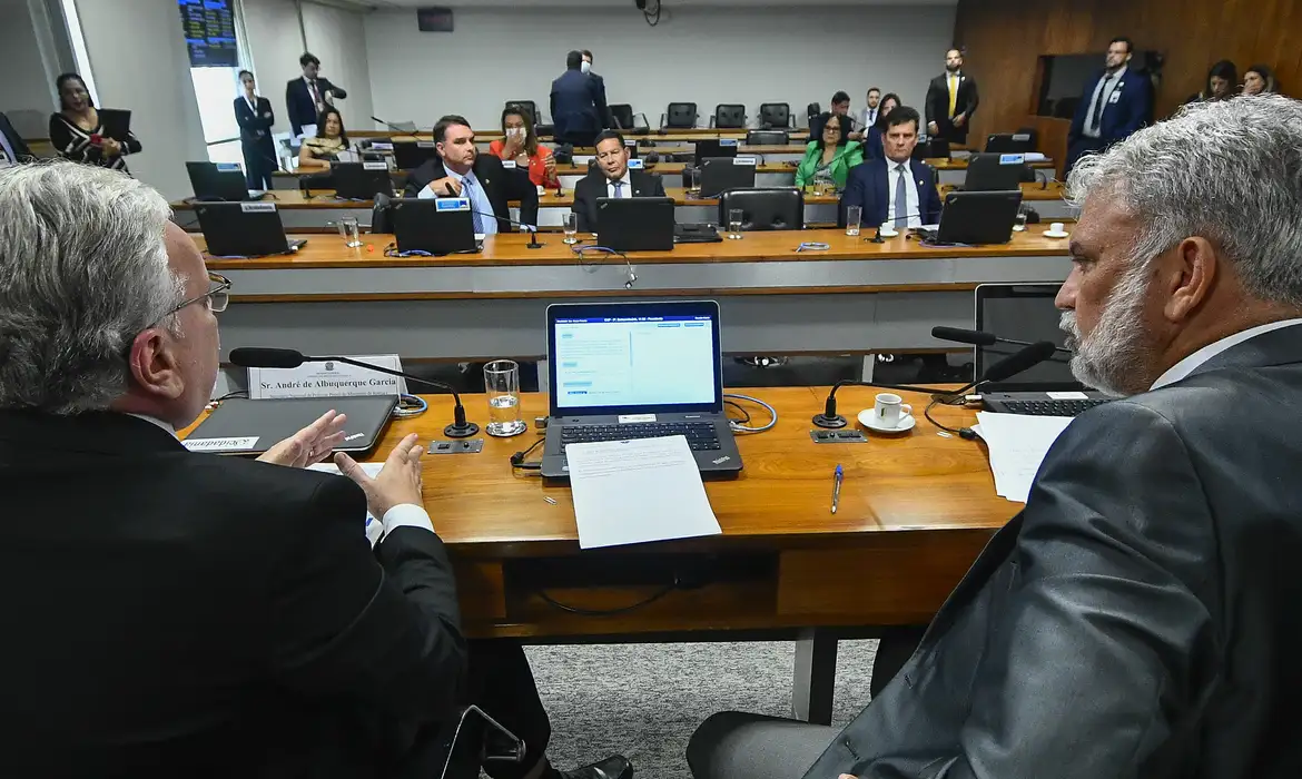 Senadores ouvem secretário sobre fuga em Mossoró em reunião