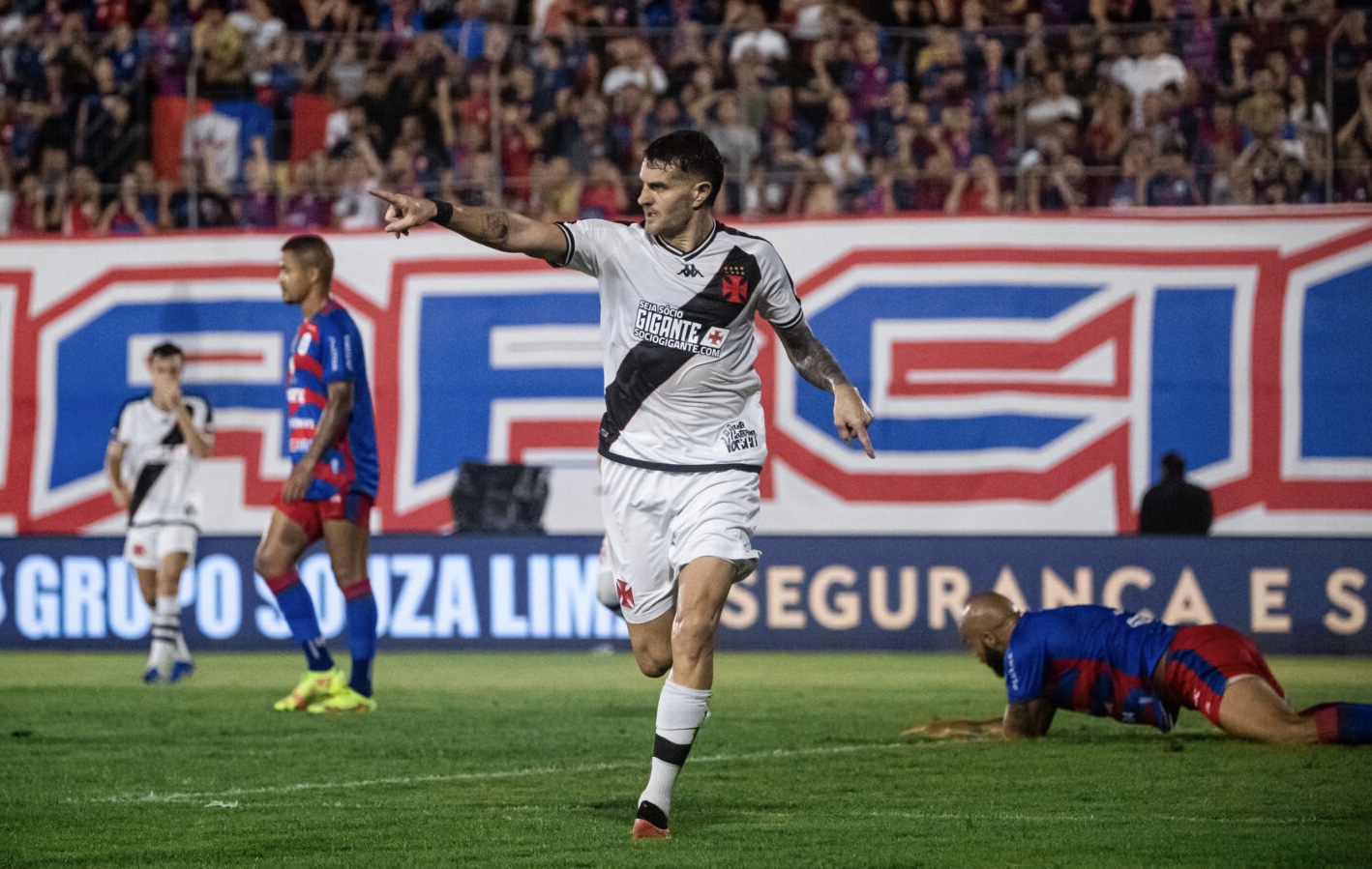 Vasco vence Marcílio Dias e avança na Copa do Brasil