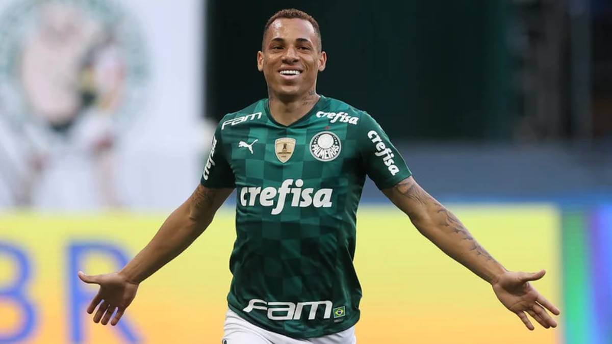 Vasco inicia negociações com o atacante Breno Lopes, do Palmeiras