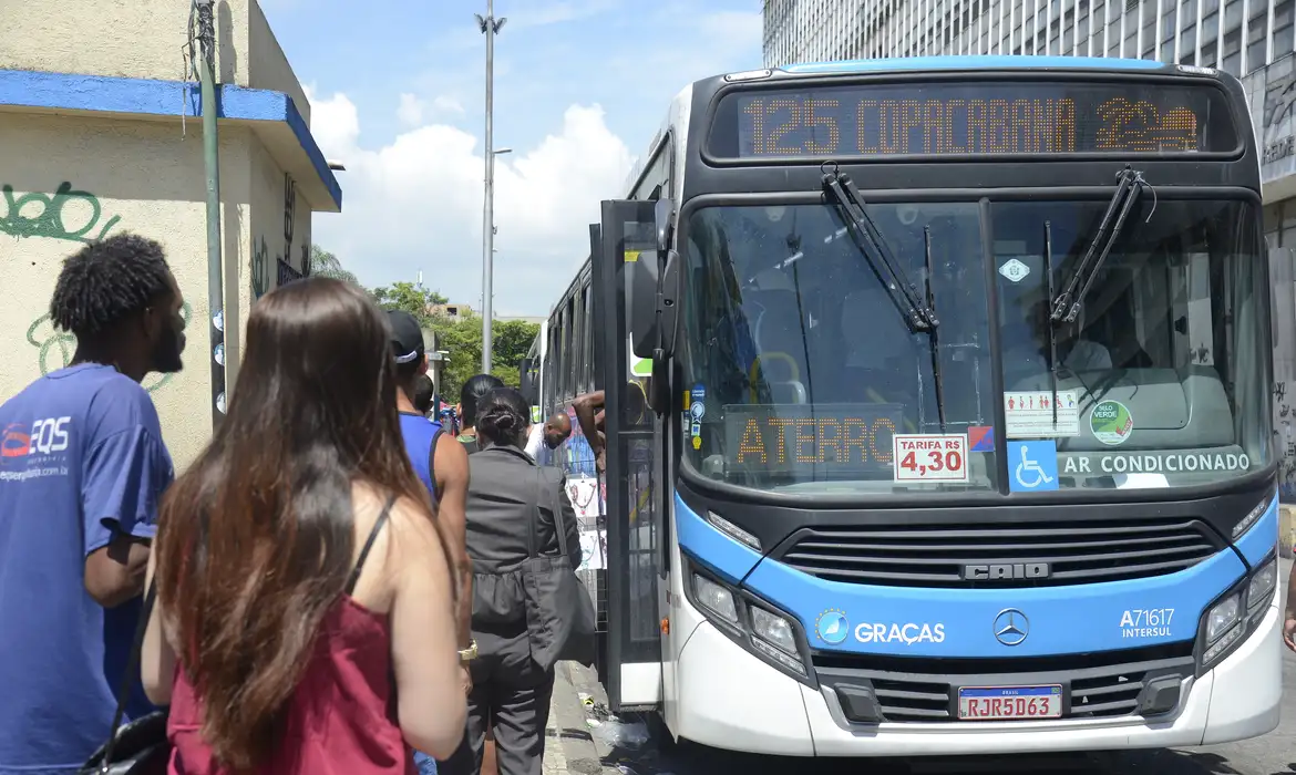 Senado recorre de decisão do STF sobre transporte gratuito em eleições