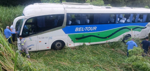 Acidente com ônibus deixa 25 feridos na Rio-Santos