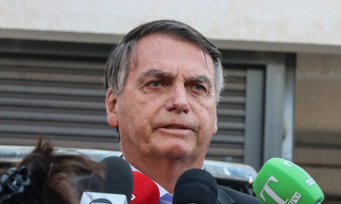 Bolsonaro discutiu minuta de golpe que previa prender Moraes, diz PF