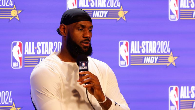 LeBron James fala com a imprensa sobre aposentadoria na NBA