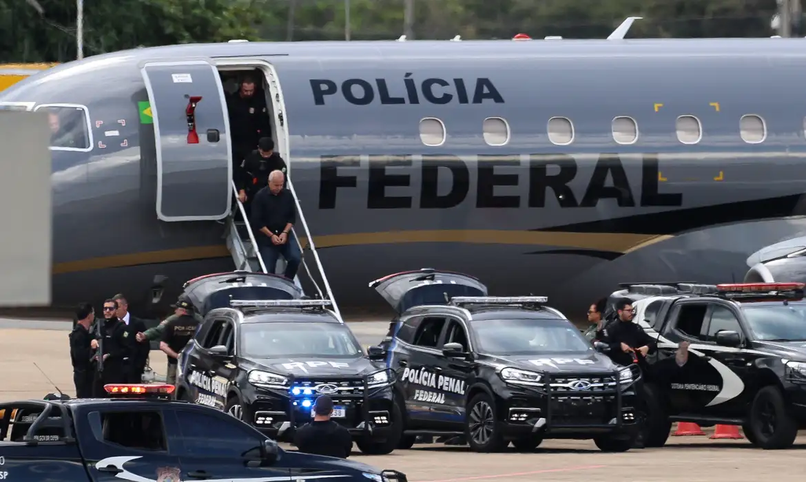 Irmãos Brazão e delegado Rivaldo seguem para presídio federal