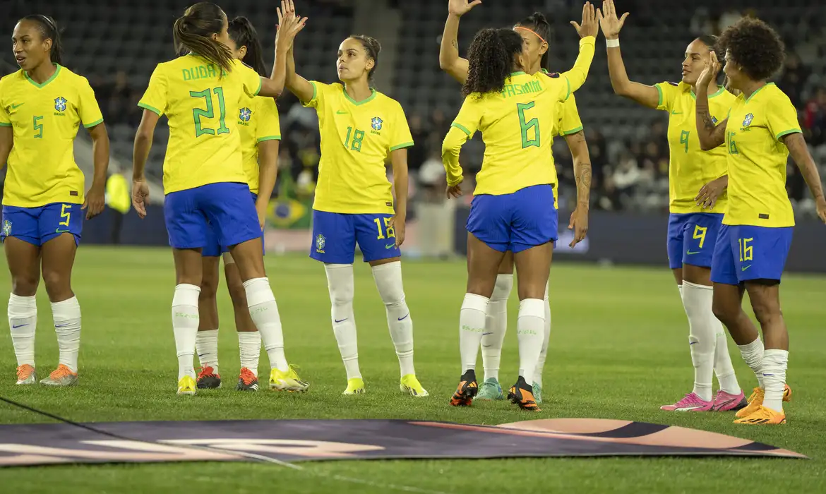 Brasil derrota México e se garante na decisão da Copa Ouro feminina