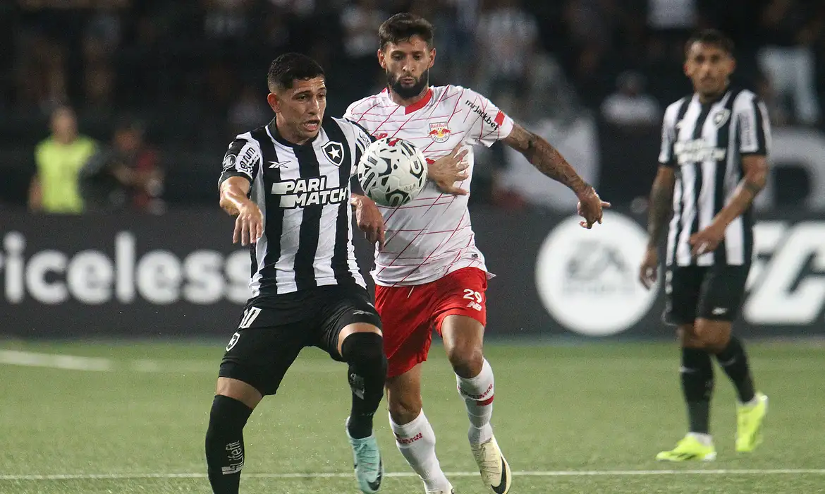 Bragantino e Botafogo duelam por vaga na fase de grupos da Libertadores