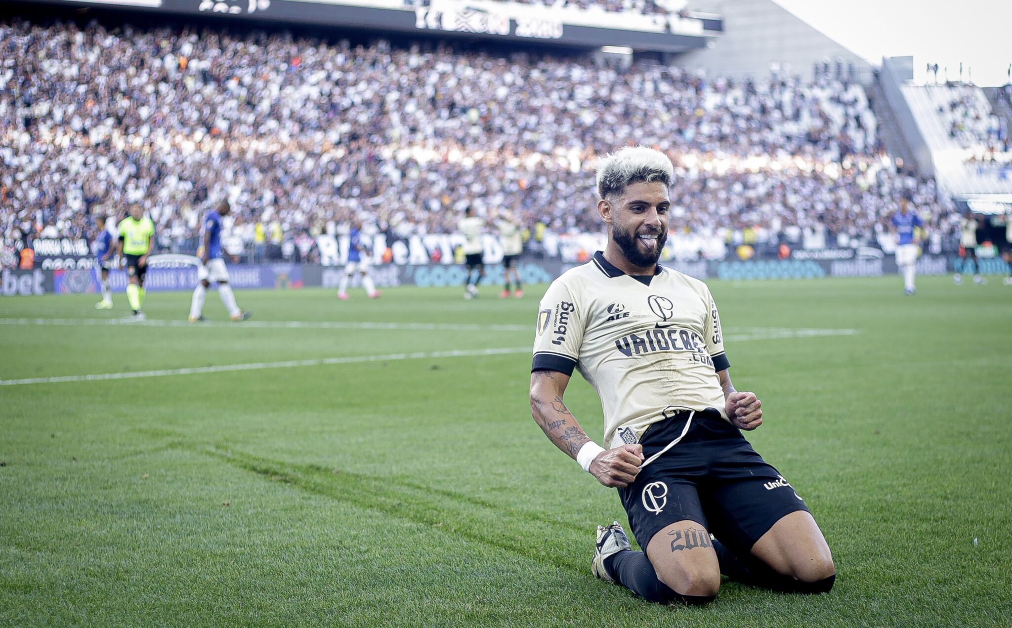 Corinthians marca no fim e vence o Santo André pelo Paulistão