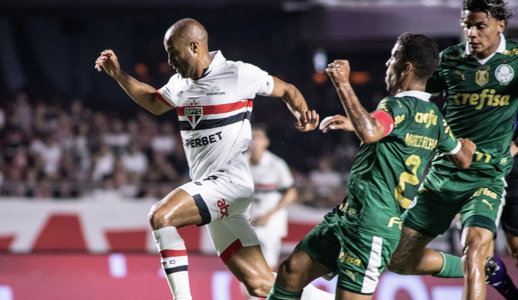 São Paulo e Palmeiras empatam em clássico movimentado no Morumbi