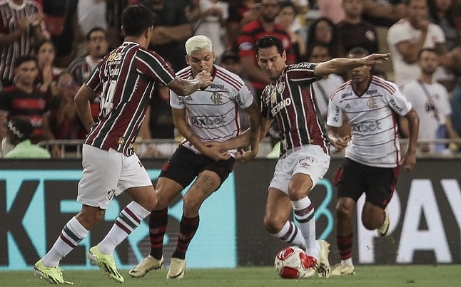 Flamengo vence o Fluminense e sai em vantagem por vaga na final