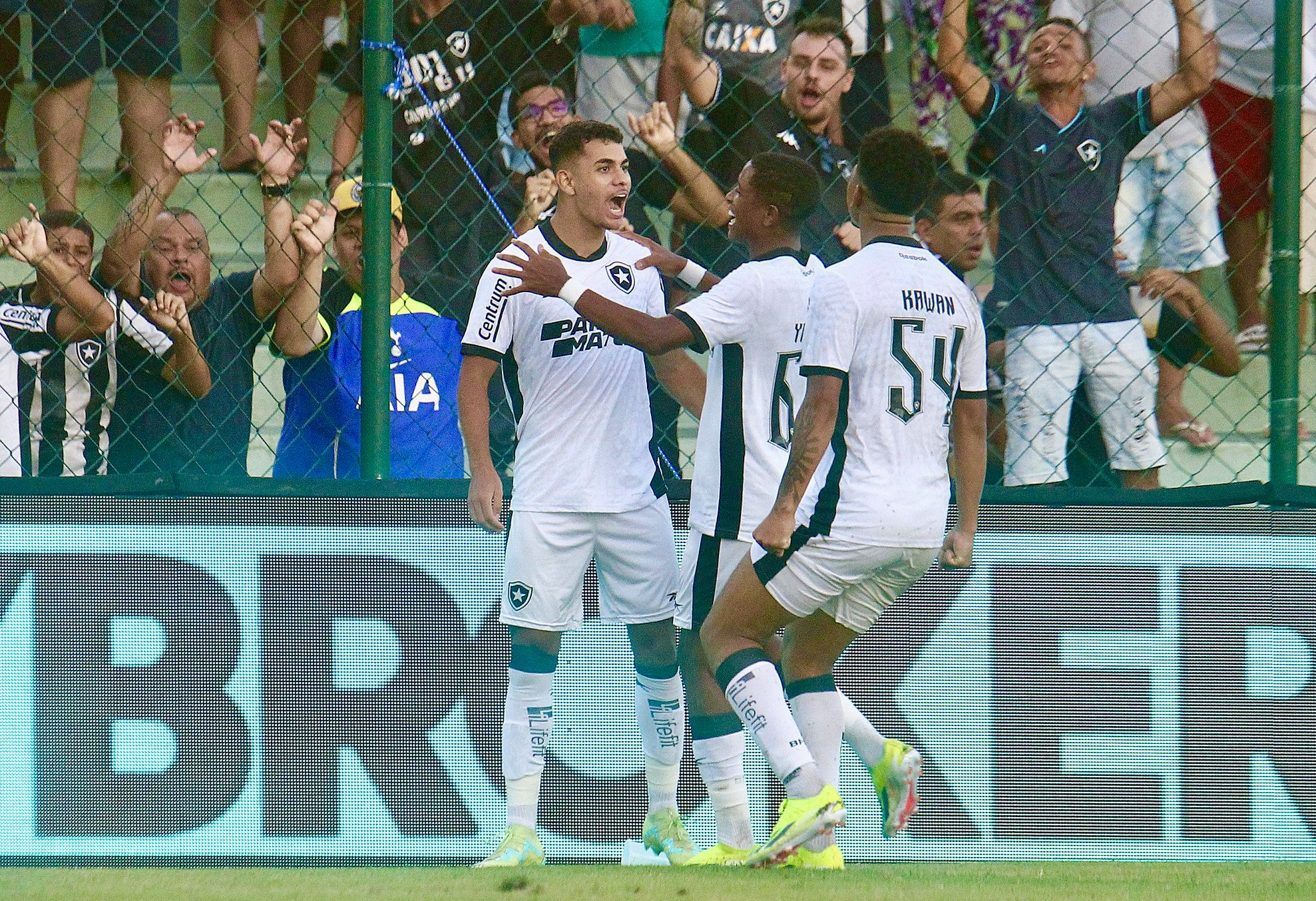 Botafogo vence Sampaio Corrêa com time reserva