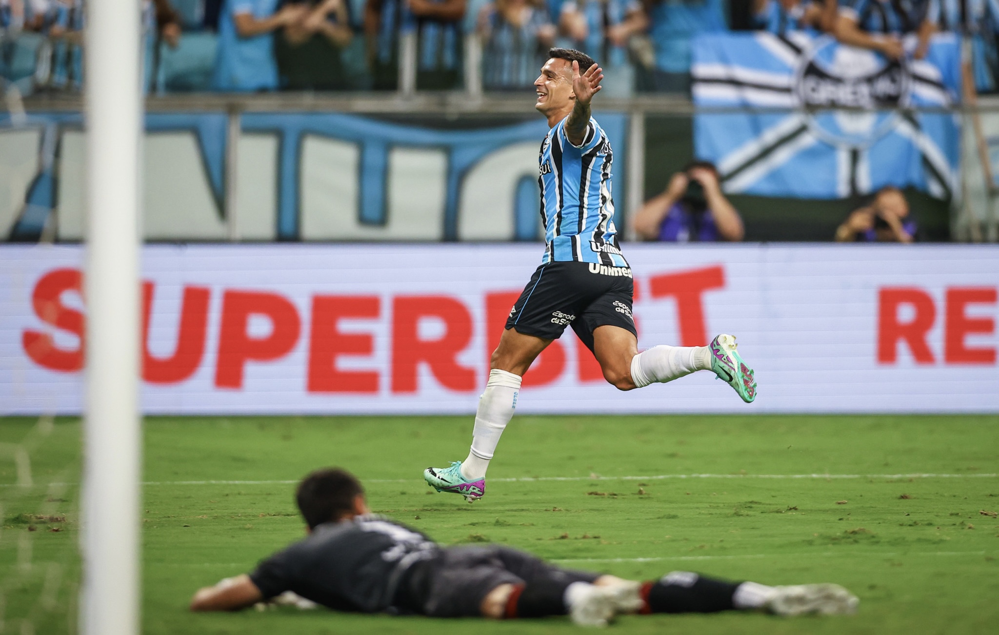 Grêmio vence o Brasil de Pelotas e está na semifinal