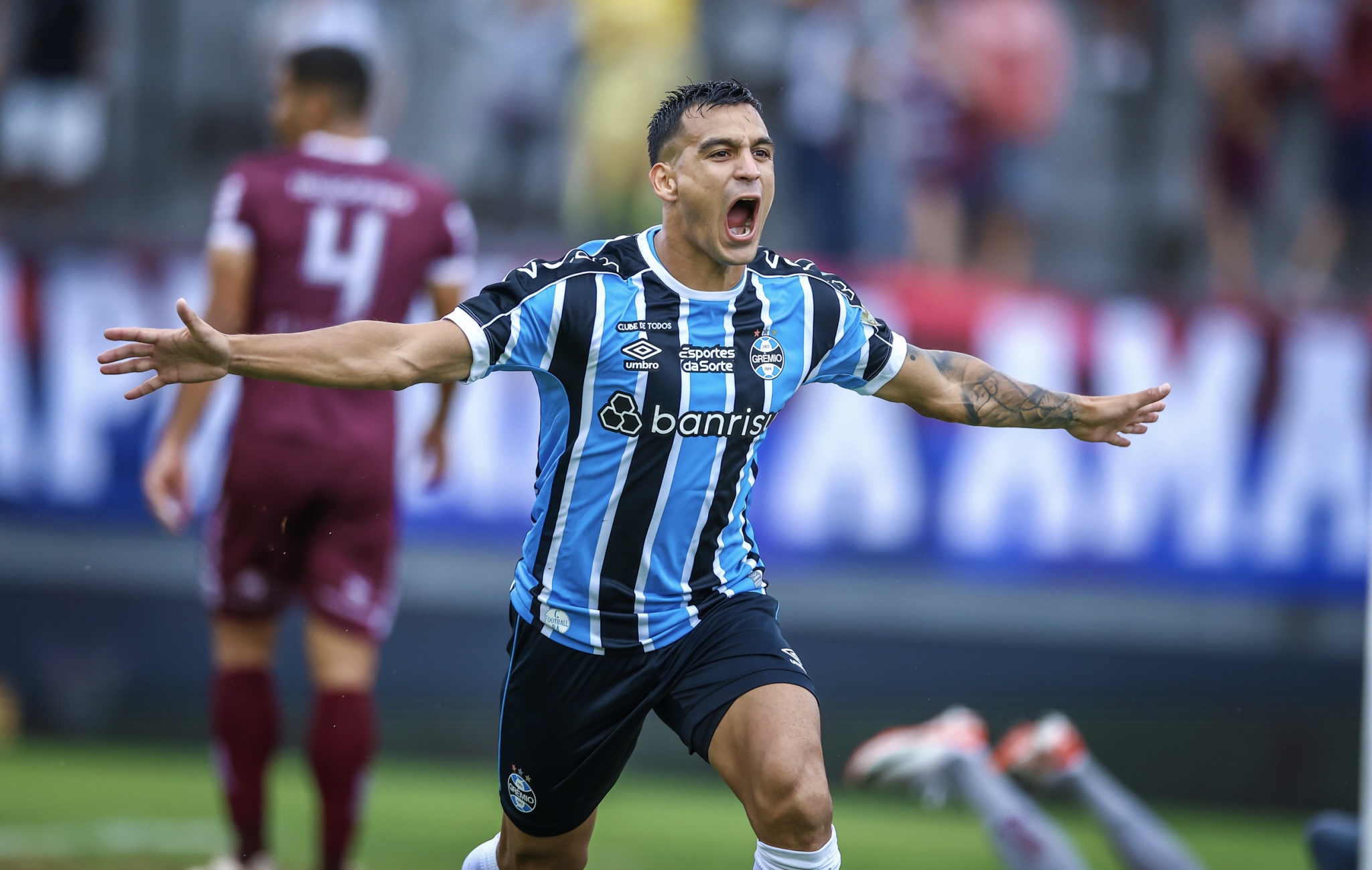 Grêmio sai na frente do Caxias no primeiro jogo das semifinais