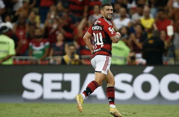 Flamengo segura empate com Fluminense e está na final