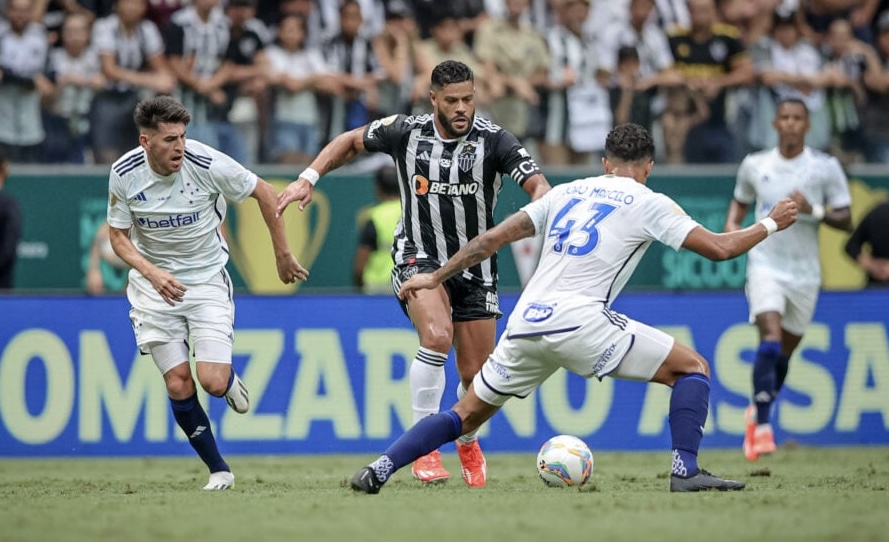 Atlético-MG e Cruzeiro empatam em jogo eletrizante na Arena MRV