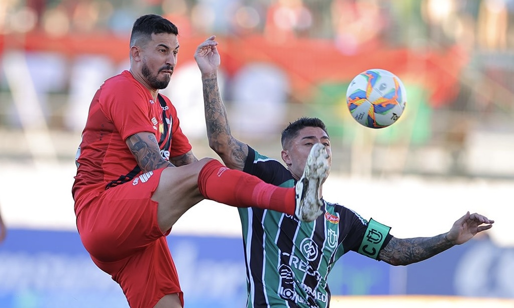 Athletico-PR vence Maringá e abre vantagem na final do Paranaense