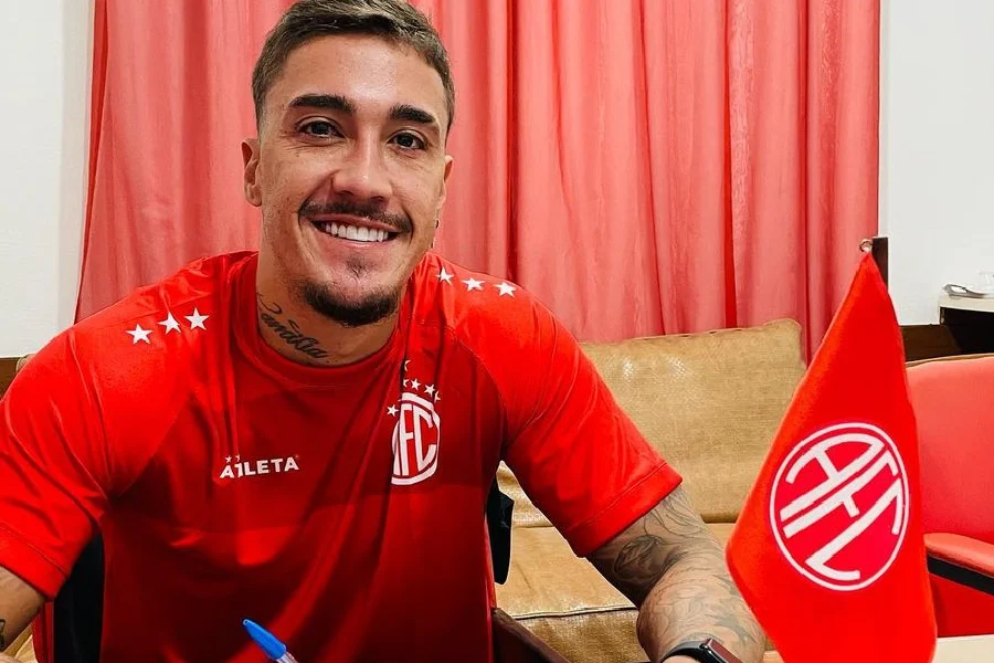 Romário contrata filho Romarinho para reforçar o América-RJ