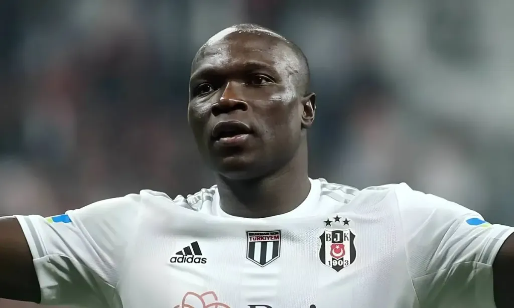 Botafogo faz proposta pelo camaronês Vincent Aboubakar