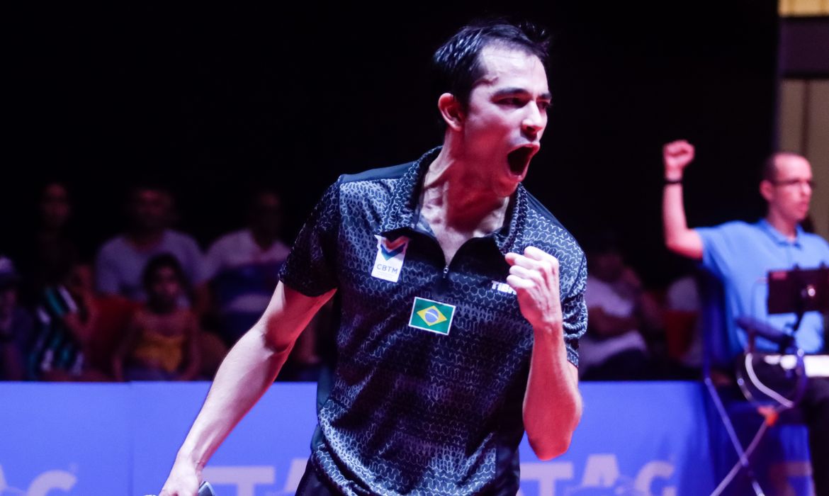 Calderano bate chinês bicampeão mundial e vai à final de WTT Champions