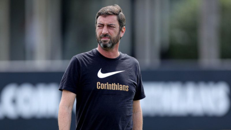 Duilio critica presidente atual do Corinthians e explica saída de Rojas