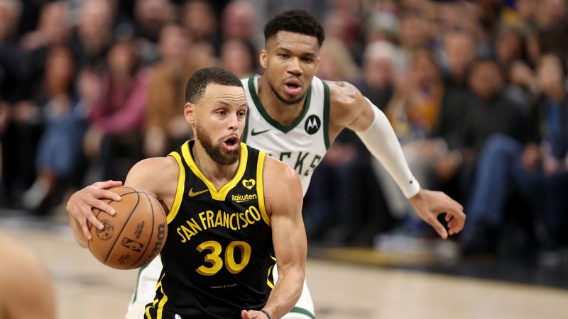 Warriors vencem Bucks com Curry inspirado