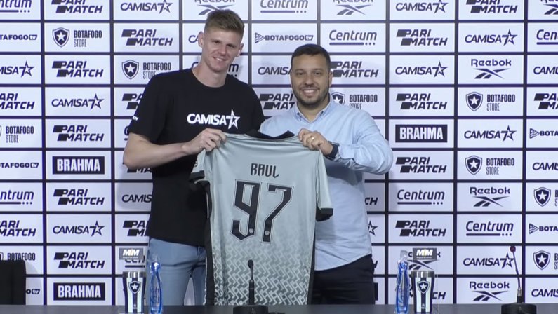 Goleiro Raul é apresentado no Botafogo para temporada 2024