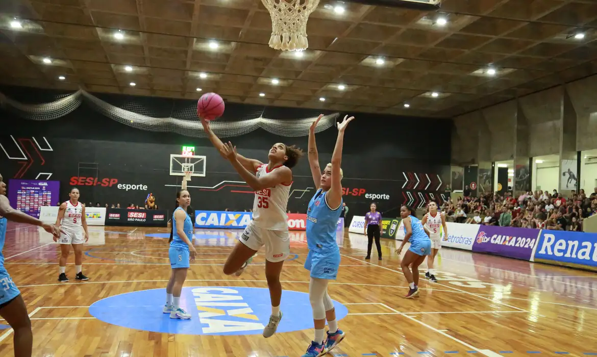 Sesi Araraquara vence lanterna e abre vantagem na liderança da LBF