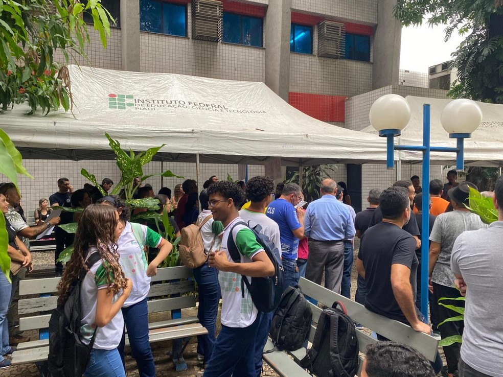 Professores universitários estão mobilizados no Rio para definir greve
