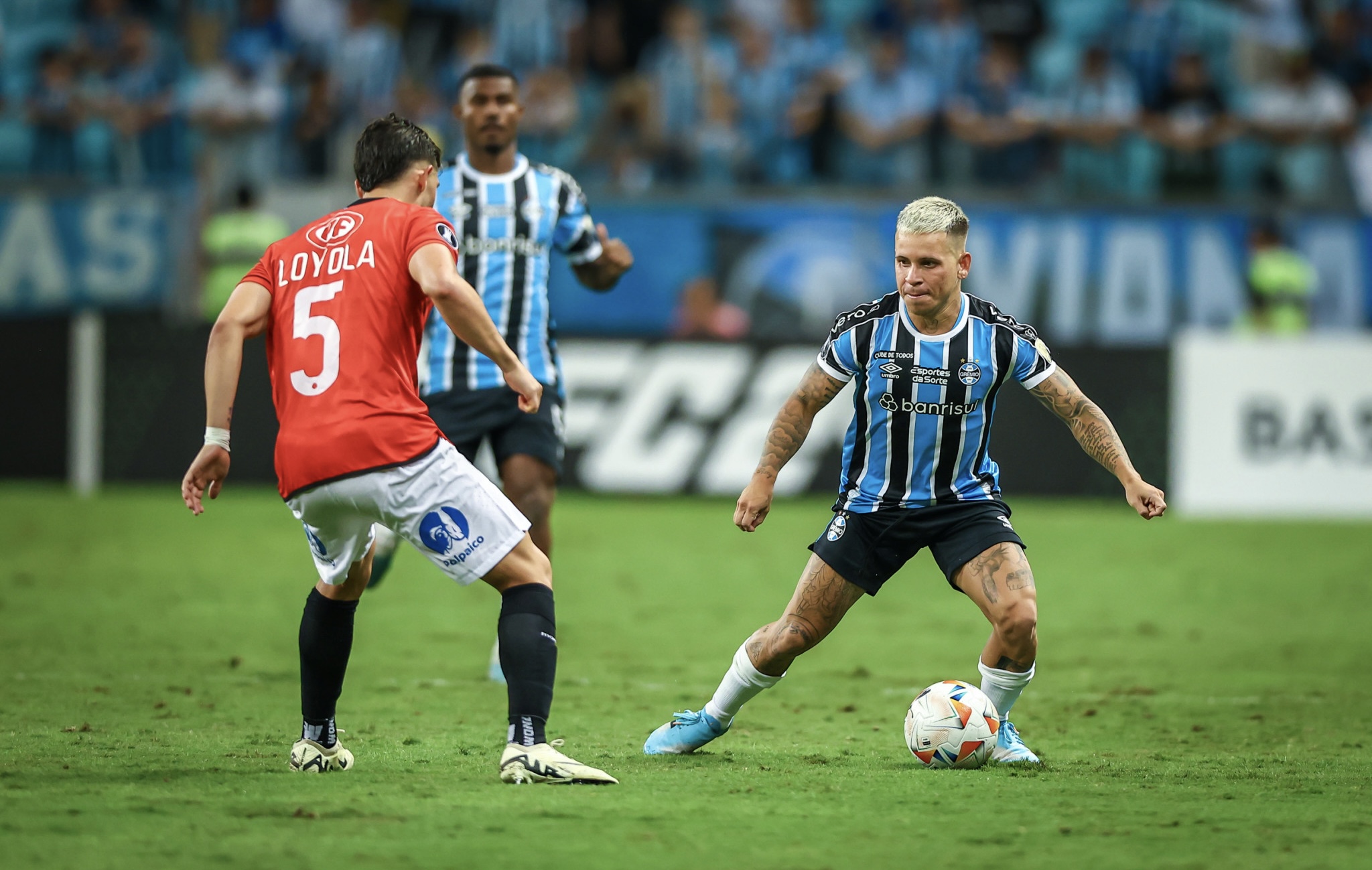 Grêmio perde em casa para o Huachipato e se complica na Libertadores