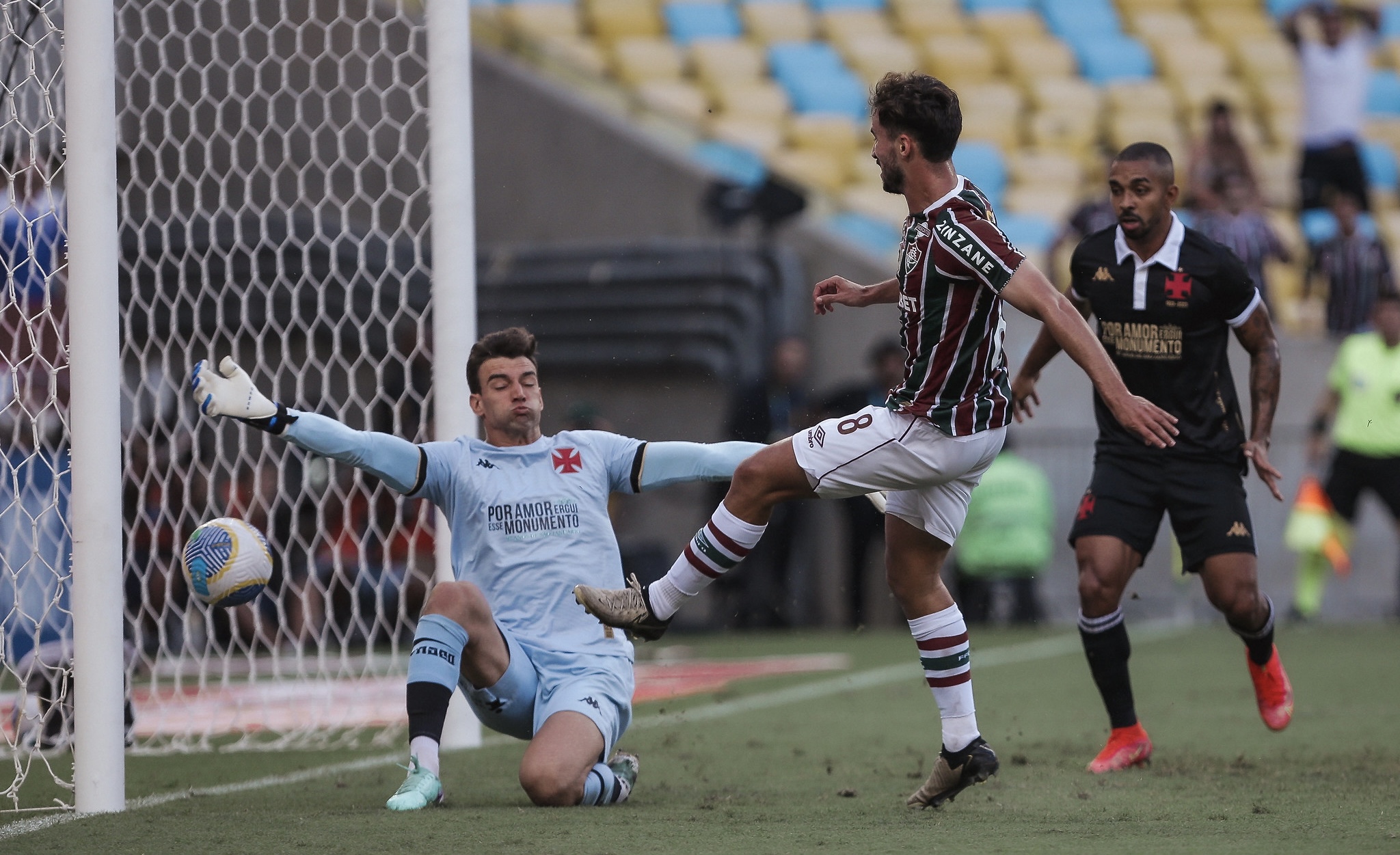 Fluminense joga bem e vence Vasco no Maracanã pelo Brasileirão