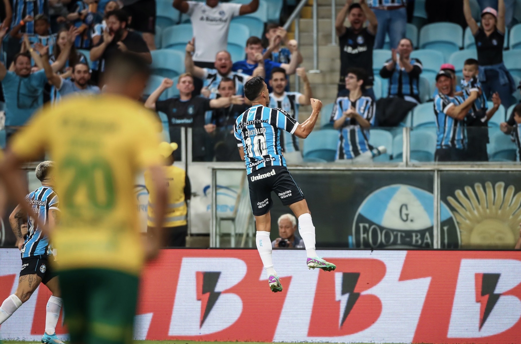 Grêmio vence o Cuiabá e sobe na tabela do Brasileirão