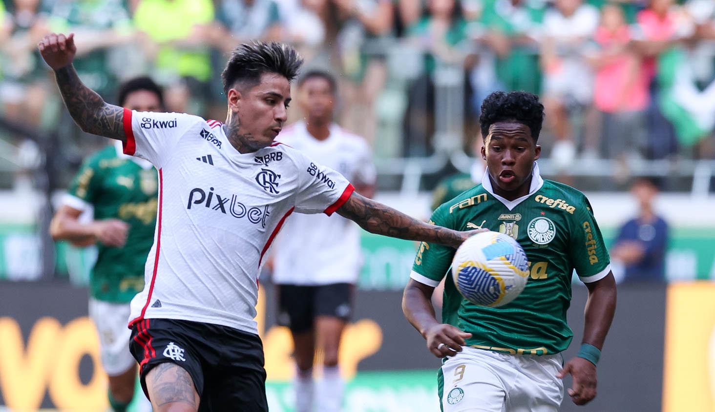 Palmeiras e Flamengo empatam em jogo acirrado