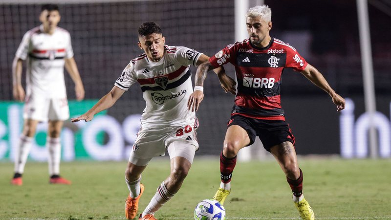 Flamengo pega o São Paulo de olho na liderança do Brasileirão